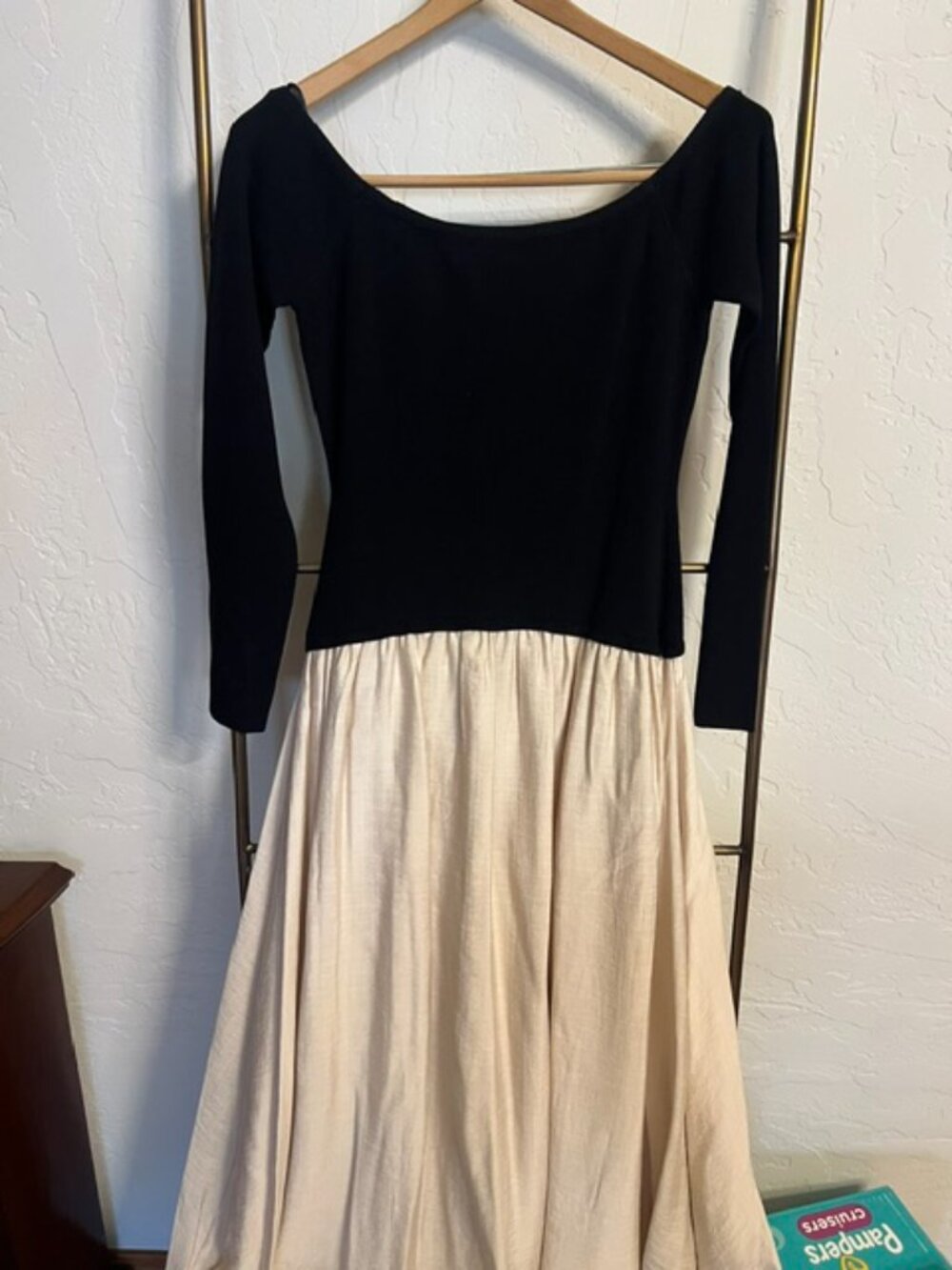 Moon River Black and Cream off shoulder dress - Picture 3 of 6